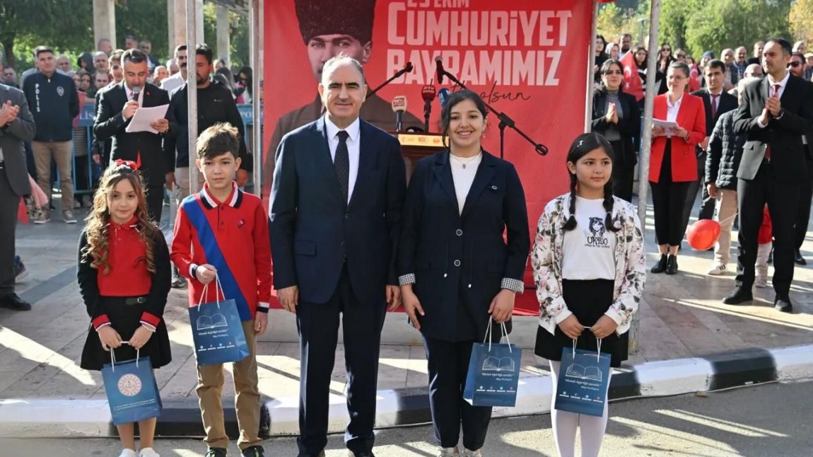 Cumhuriyet 101 Yaşında   